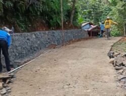 Pemdes Cimenga Bangun Sarana Prasarana Fisik Berupa Vilar Jembatan dan TPT