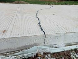 Hitungan Hari, Pembangunan Jalan Poros Desa Sanding Sudah Retak