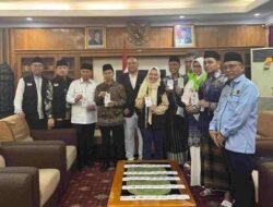 Syarikah Haji Rakeen Saudi Arabia Bagikan Kartu Nusuk Calon Jemaah Haji 2025 di Indonesia
