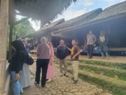 Pantau Situasi Dan Berikan Keamanan, Personil Polsek Leuwidamar Polres Lebak Giat Patroli Wisata Baduy