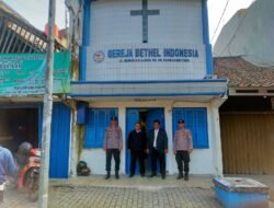 Polsek Rangkasbitung Polres Lebak Sampaikan Pesan Kamtibmas ke Jemaat Gereja Bethel di Jalan Sunan Kalijaga