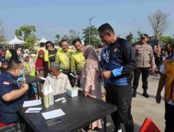 Gowes Kamtibmas, Warga Lebak Terima Bantuan dan Layanan Kesehatan
