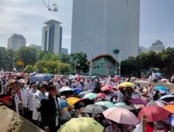 Ribuan Guru Madrasah Gelar Aksi Di Patung Kuda
