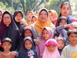 Tinawati Andra Soni Mendongeng Kisah Persahabatan Kura-kura dan Buaya