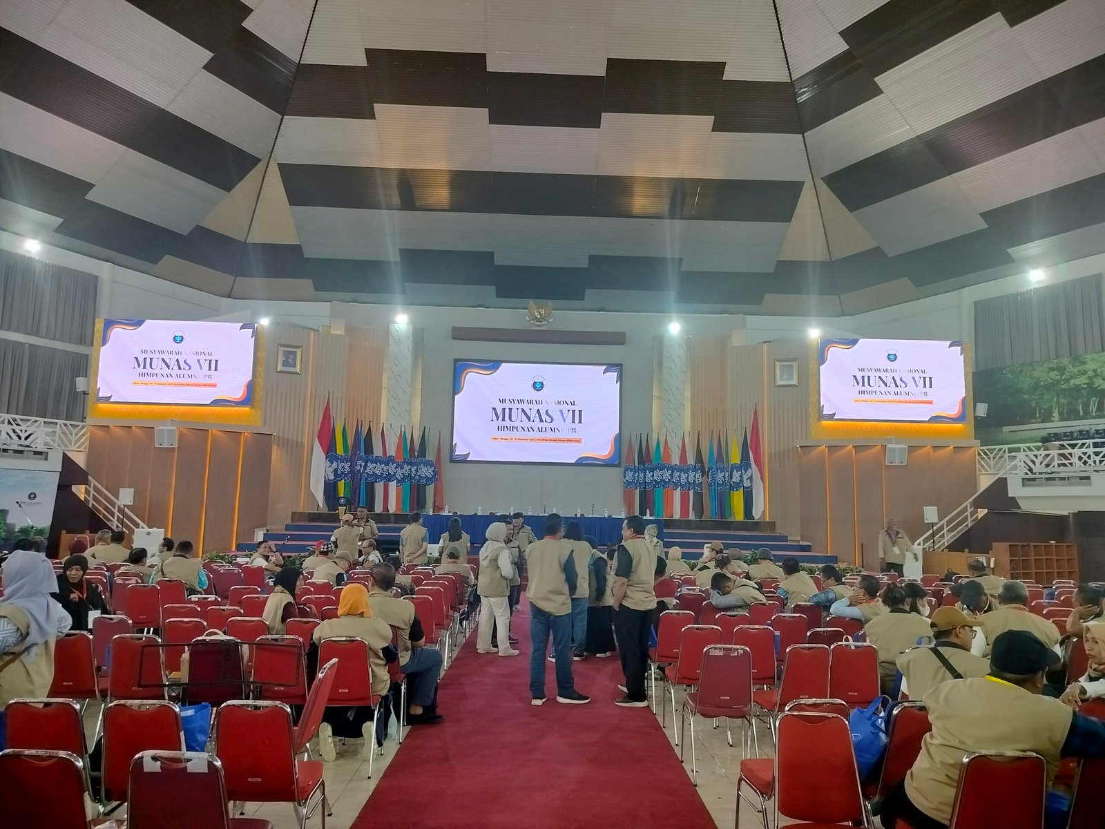 Munas HA IPB ke VII dibuat molor oleh panitia maupun pimpinan sidang, para Utusan meminta panitia profesionalitas, pada Sabtu (20/12/2025).