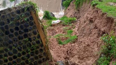 Bendungan Badudun yang berlokasi di Desa Banyubiru, Kecamatan Labuan, Kabupaten Pandeglang, mengalami longsor pada Kamis (15/1/2025).