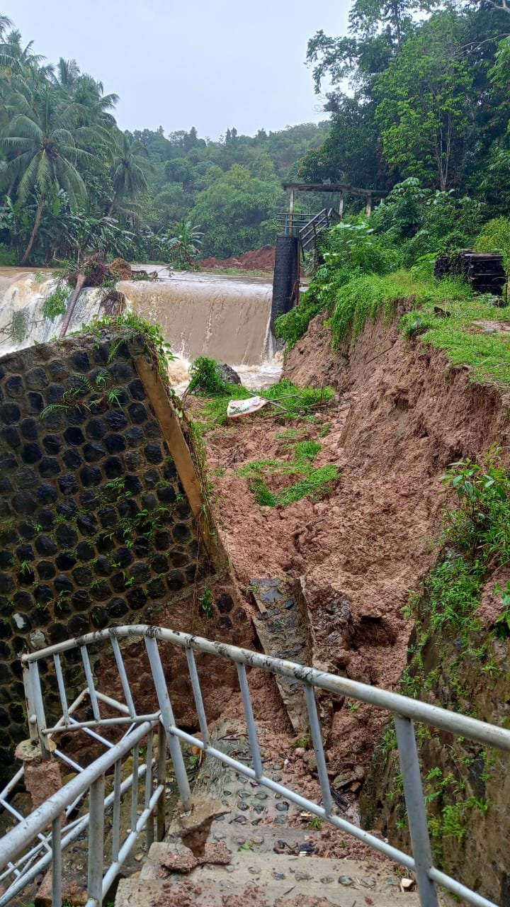 Bendungan Badudun yang berlokasi di Desa Banyubiru, Kecamatan Labuan, Kabupaten Pandeglang, mengalami longsor pada Kamis (15/1/2025).