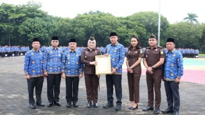 Dukungan PAD, Kejari Kota Bekasi Terima Penghargaan dari Pemkot