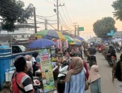Alun-alun Malingping Ramai Warga Ngabuburit, Beragam Makanan Khas Puasa Siap Dibeli
