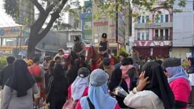 Unik dan Ramah, Patroli Berkuda Polri Warnai Kawasan Car Free Day Margonda